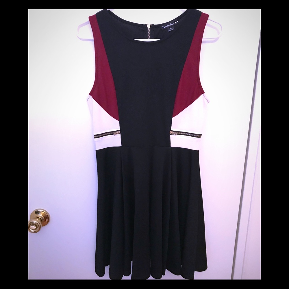 Sleeveless colorblock dress w/ zippers